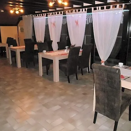מלון Garni Julia